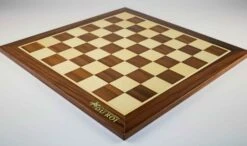 Plateau De Jeu D'Échecs En Bois De Noyer