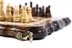 Échiquier En Bois Moderne Et Son Jeu D'Échecs -Internationalité Échecs Magasin echiquier bois massif jeu echecs reine