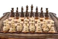 Échiquier En Bois Sculpté Et Son Jeu D'Échecs -Internationalité Échecs Magasin echiquier bois sculpte fou