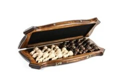 Échiquier En Bois Sculpté Et Son Jeu D'Échecs -Internationalité Échecs Magasin echiquier bois sculpte pions