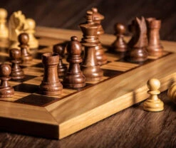 Echiquier Avec Rangement Et Jeu D'échecs 27 Echiquier Avec Rangement Et Jeu D'échecs -Internationalité Échecs Magasin echiquier coffret bois noir blanc bca51fd6 3c77 4e6c 9feb d144e21a26d6