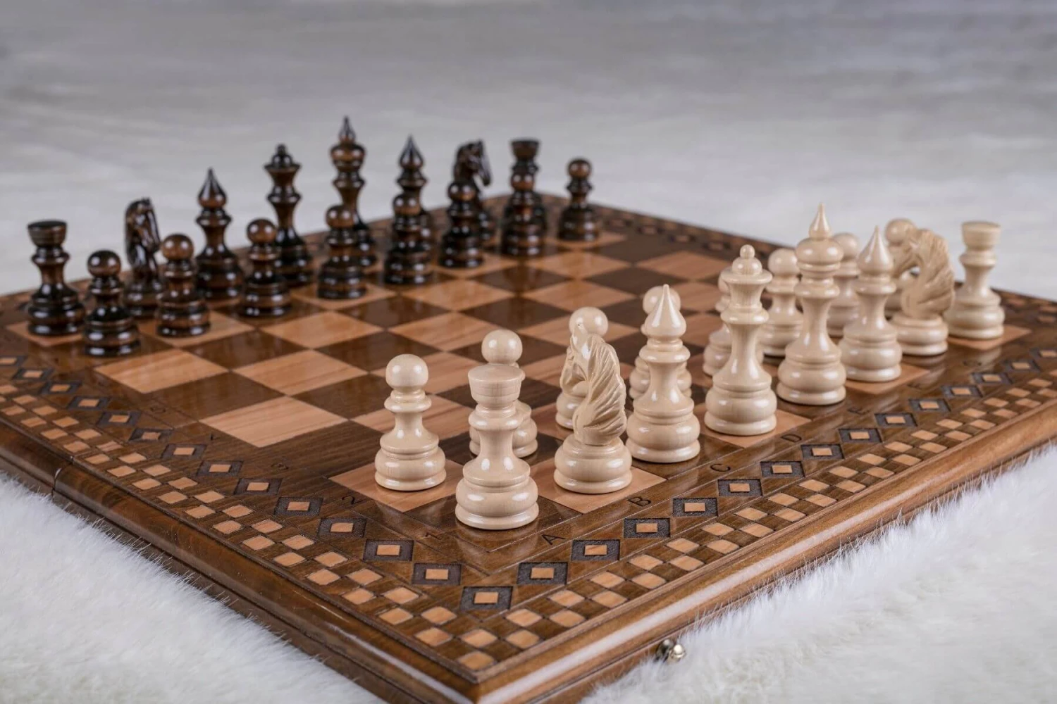 Échiquier En Bois De Grande Taille Et Son Jeu D'Échecs 4 Échiquier En Bois De Grande Taille Et Son Jeu D'Échecs – Image 2