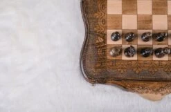 Échiquier Fait à La Main Et Son Jeu D'Échecs -Internationalité Échecs Magasin echiquier fait main montagne reine