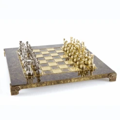 Échiquier Antique Et Son Jeu D'Échecs