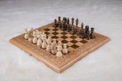 Échiquier En Hêtre Et Son Jeu D'Échecs En Noyer