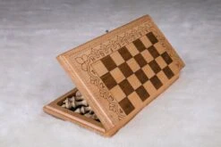Échiquier En Hêtre Et Son Jeu D'Échecs En Noyer -Internationalité Échecs Magasin echiquier hetre jeu echecs noyer roi