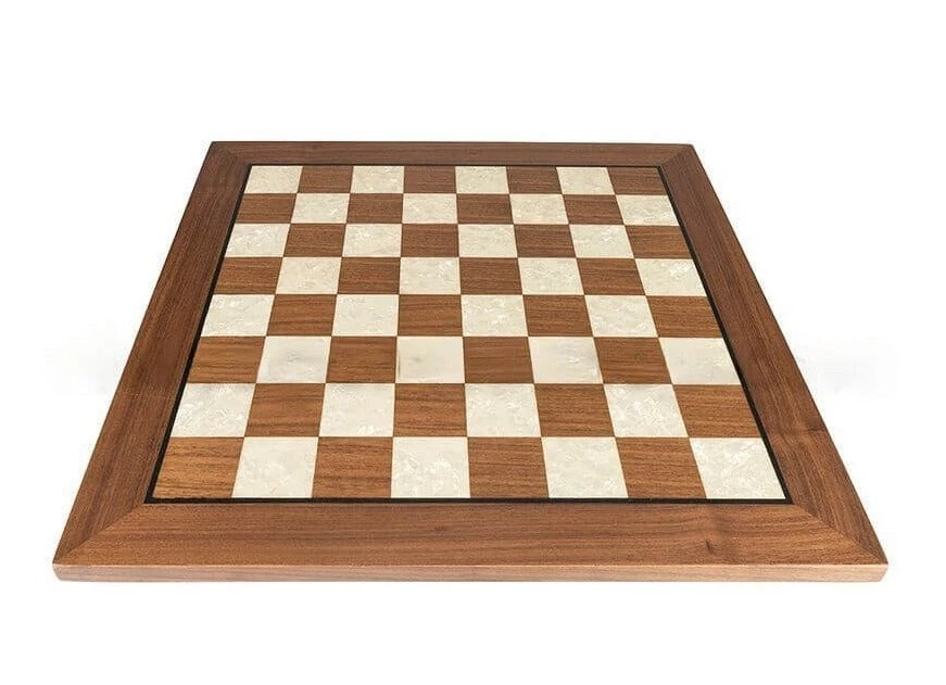 Échiquier Indémodable En Bois De Noyer 7 Échiquier Indémodable En Bois De Noyer – Image 5
