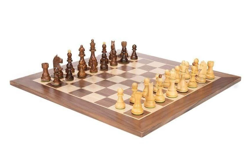 Échiquier Indémodable En Bois De Noyer 3 Échiquier Indémodable En Bois De Noyer