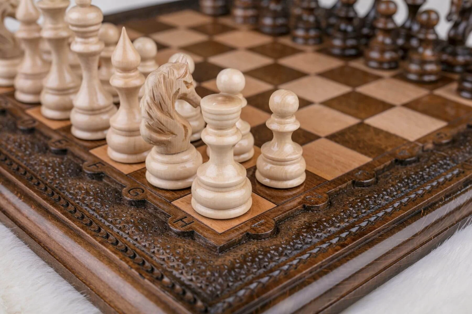 Échiquier Marron Et Son Jeu D'Échecs 4 Échiquier Marron Et Son Jeu D'Échecs – Image 2