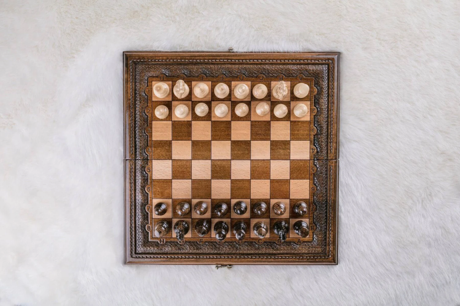 Échiquier Marron Et Son Jeu D'Échecs 5 Échiquier Marron Et Son Jeu D'Échecs – Image 3