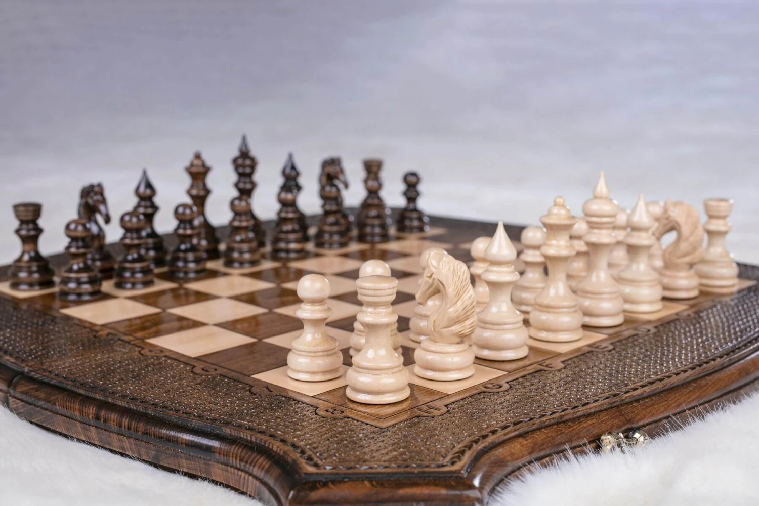 Échiquier Pliant Et Son Jeu D'échecs 4 Échiquier Pliant Et Son Jeu D'échecs – Image 2