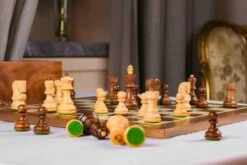 Jeu D'Échecs Distinction En Bois D'Érable Et De Noyer -Internationalité Échecs Magasin hotel 62 min 5000x min