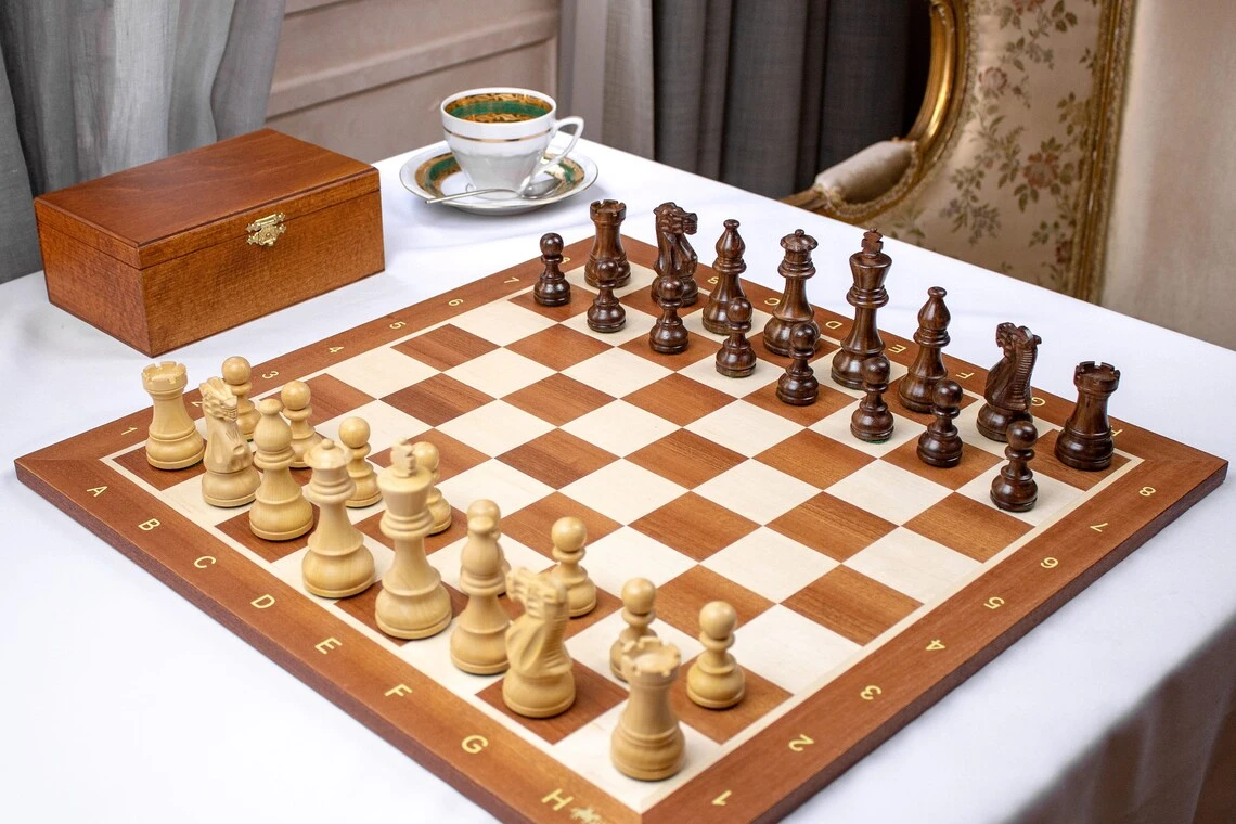 Jeu D'Échecs Viking En Bois D'Acajou 6 Jeu D'Échecs Viking En Bois D'Acajou – Image 4