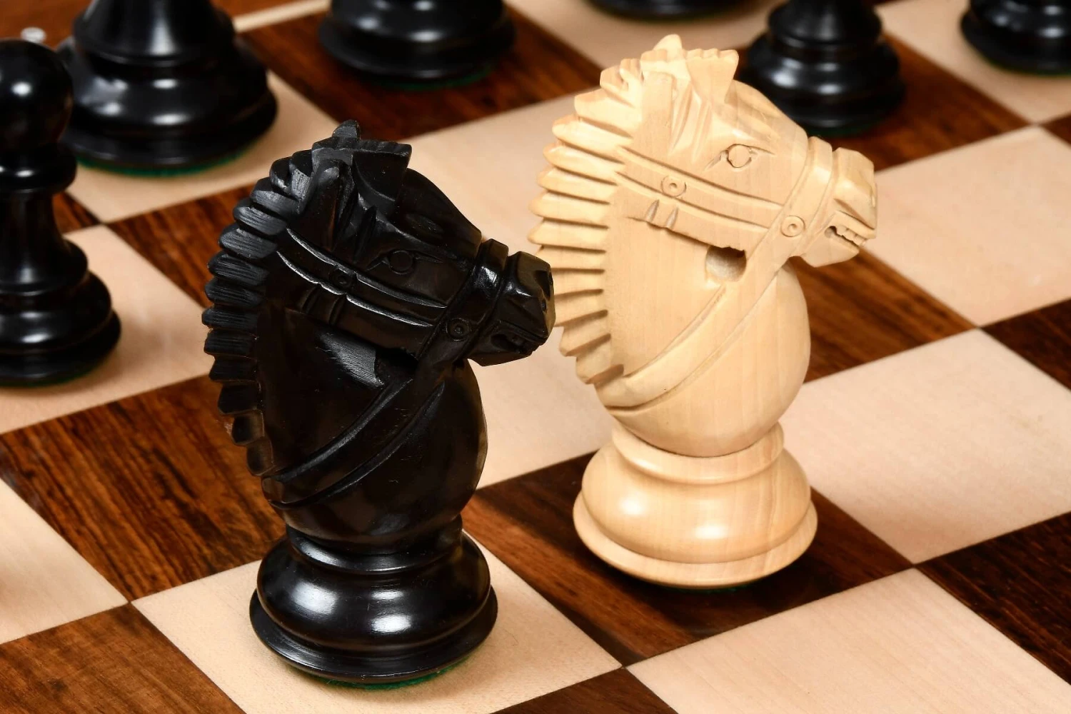Jeu D'Échecs Complet En Bois Précieux 5 Jeu D'Échecs Complet En Bois Précieux – Image 3