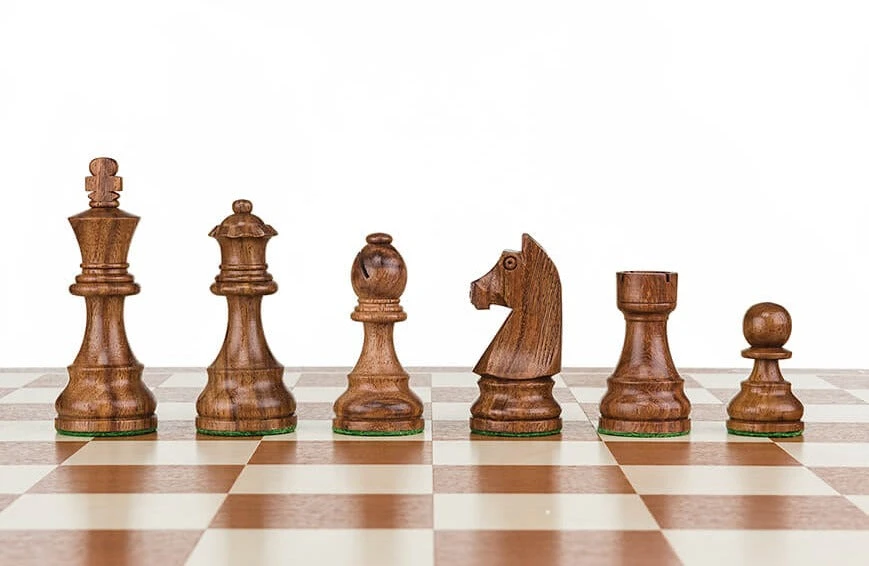 Jeu D'Échecs Sur Mesure En Bois D'Acajou 4 Jeu D'Échecs Sur Mesure En Bois D'Acajou – Image 2