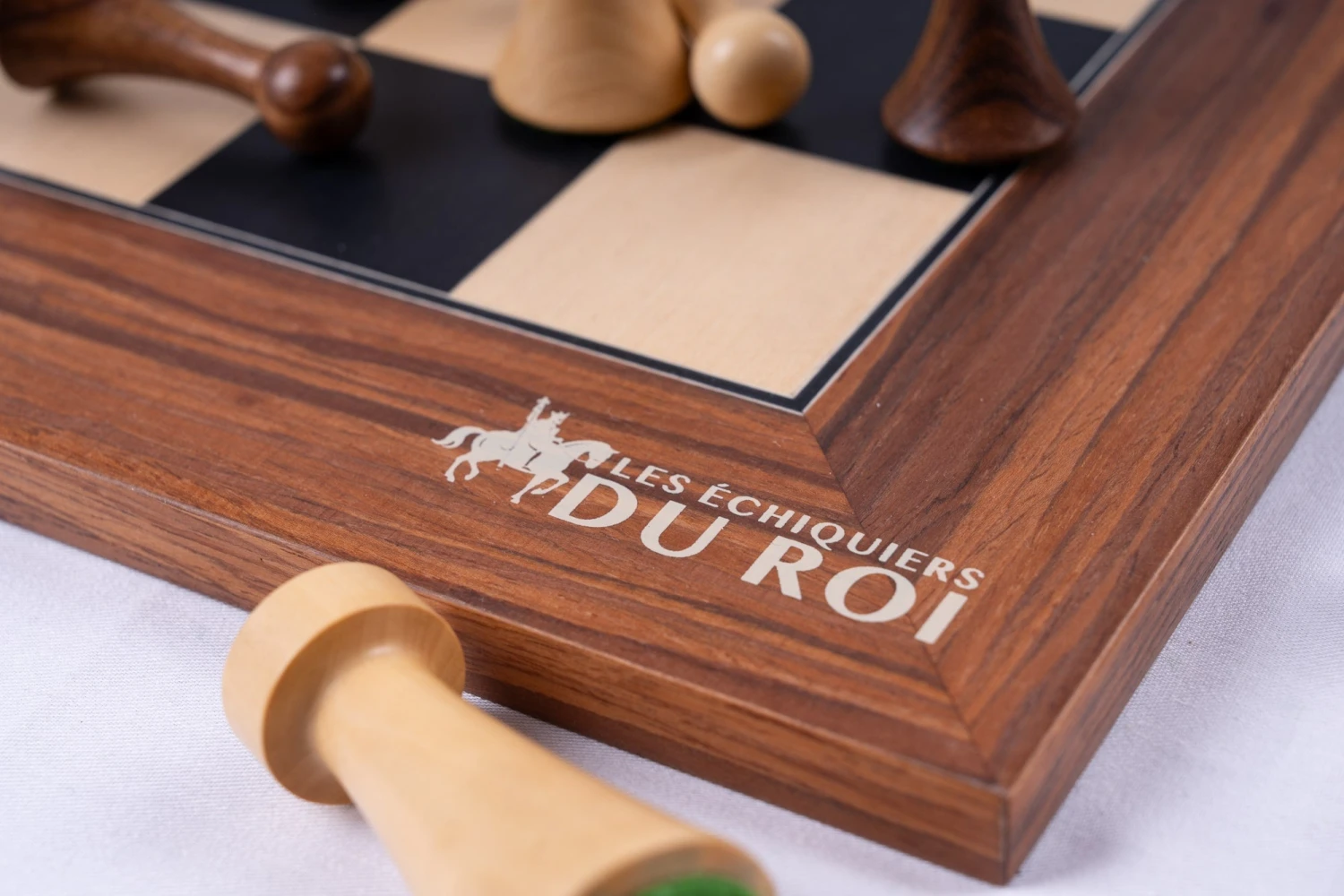 Jeu D'Échecs Moderne Minimaliste En Bois 13 Jeu D'Échecs Moderne Minimaliste En Bois – Image 11