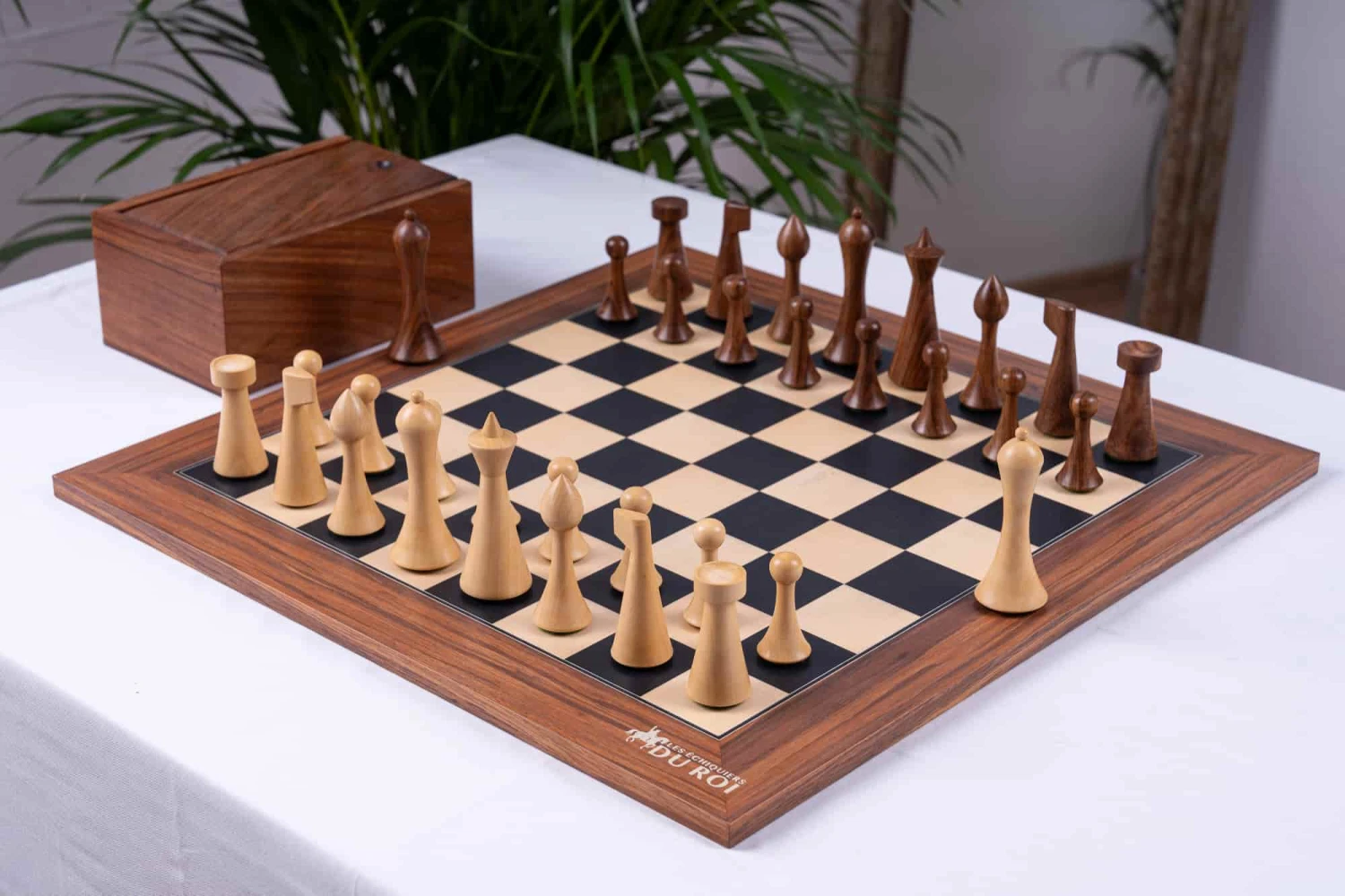 Jeu D'Échecs Moderne Minimaliste En Bois 5 Jeu D'Échecs Moderne Minimaliste En Bois – Image 3