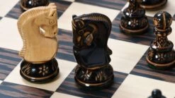 Pièces D'Échecs Ornées En Bois De Buis Brûlé -Internationalité Échecs Magasin pieces dechecs ornees fait main