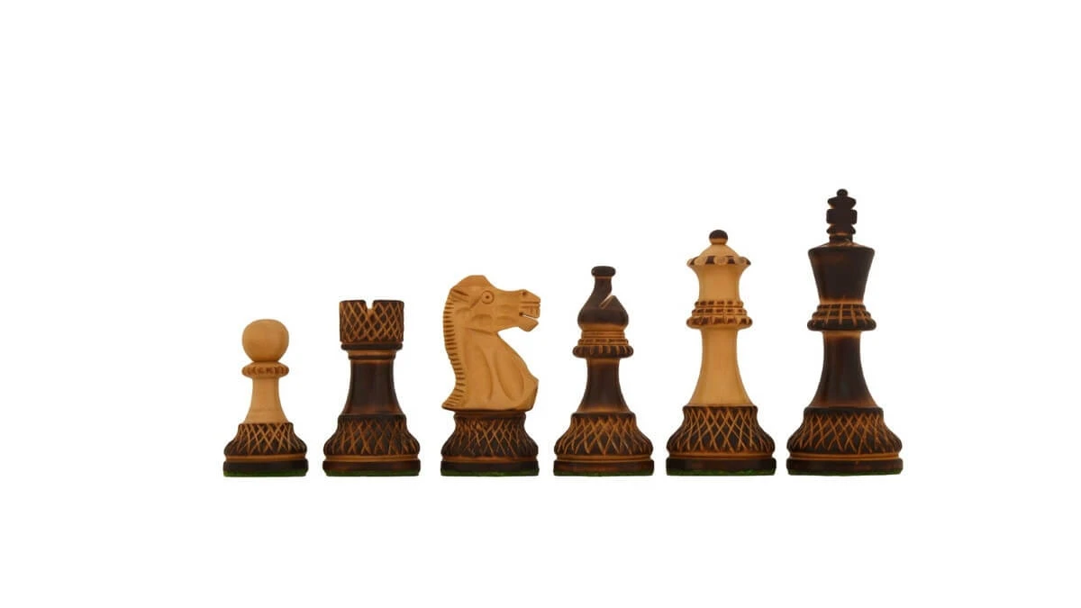 Pièces D'Échecs Artisanales En Bois Brûlé 6 Pièces D'Échecs Artisanales En Bois Brûlé – Image 4