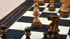 Pièces D'Échecs Artisanales En Bois Brûlé 31 Pièces D'Échecs Artisanales En Bois Brûlé -Internationalité Échecs Magasin pieces echecs artisanales ebene