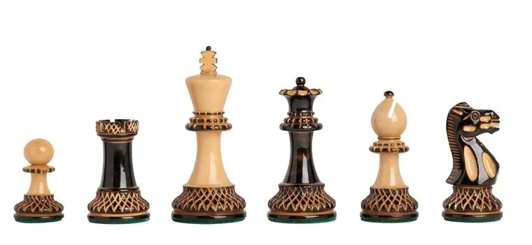 Pièces D'Échecs Artisanales En Bois Brûlé 3 Pièces D'Échecs Artisanales En Bois Brûlé