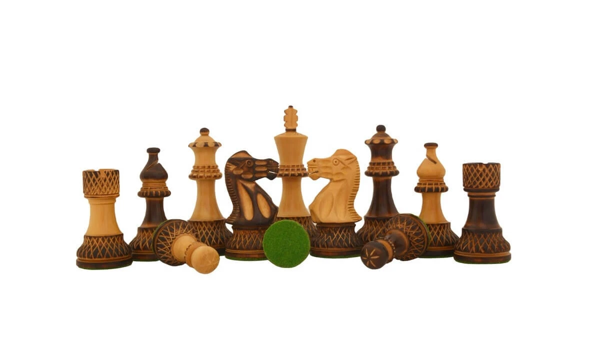Pièces D'Échecs Artisanales En Bois Brûlé 7 Pièces D'Échecs Artisanales En Bois Brûlé – Image 5