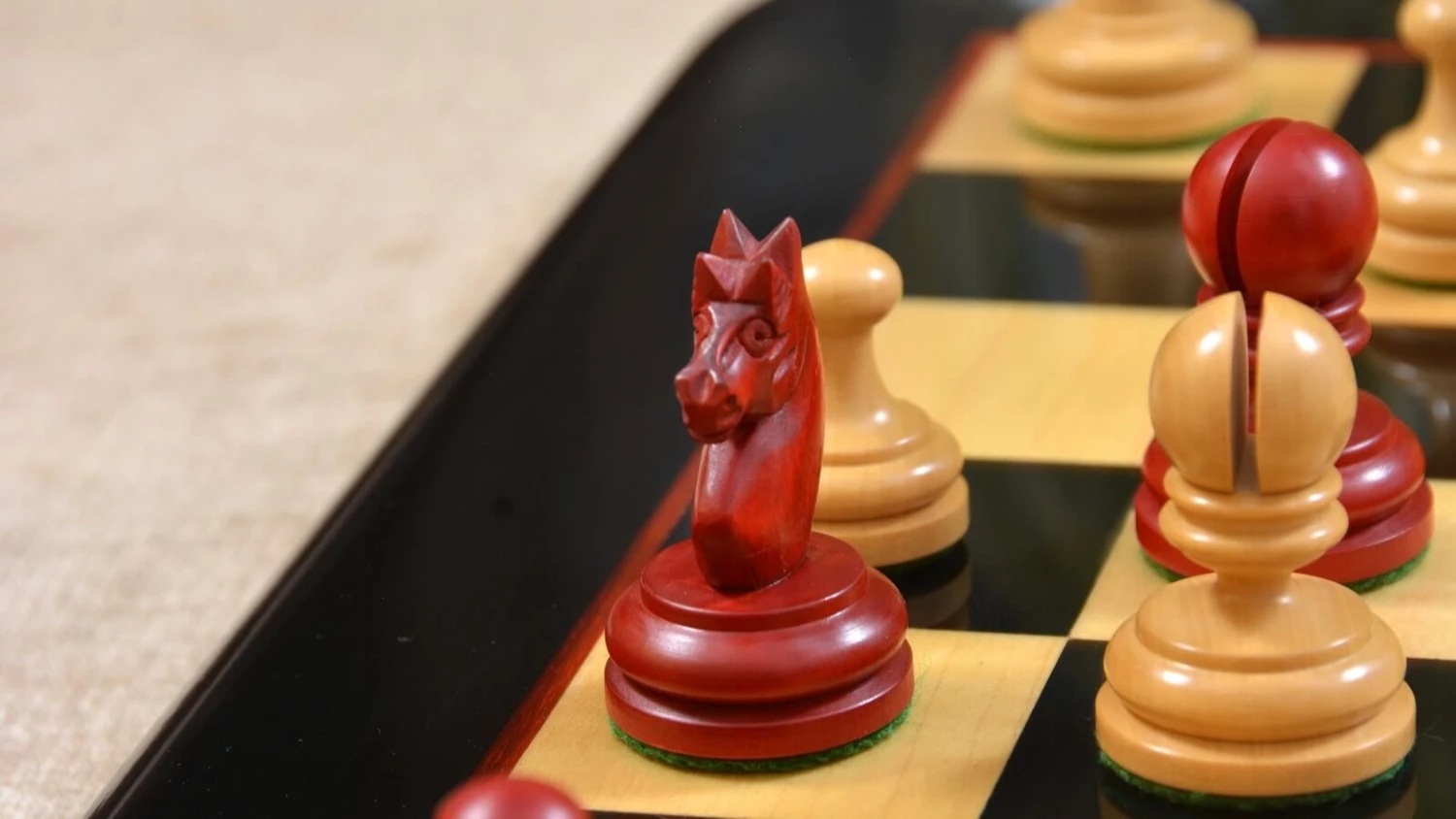 Pièces D'Échecs Rouges En Bois 11 Pièces D'Échecs Rouges En Bois – Image 9