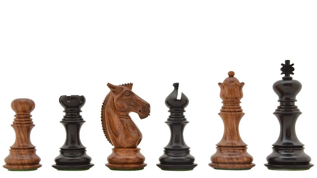 Pièces D'Échecs En Bois Sombre 3 Pièces D'Échecs En Bois Sombre