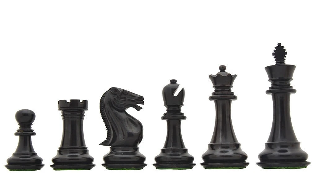 Pièces D'Échecs Vintage 4 Pièces D'Échecs Vintage – Image 2