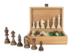 Pièces D'Échecs Avec Boîte En Olivier