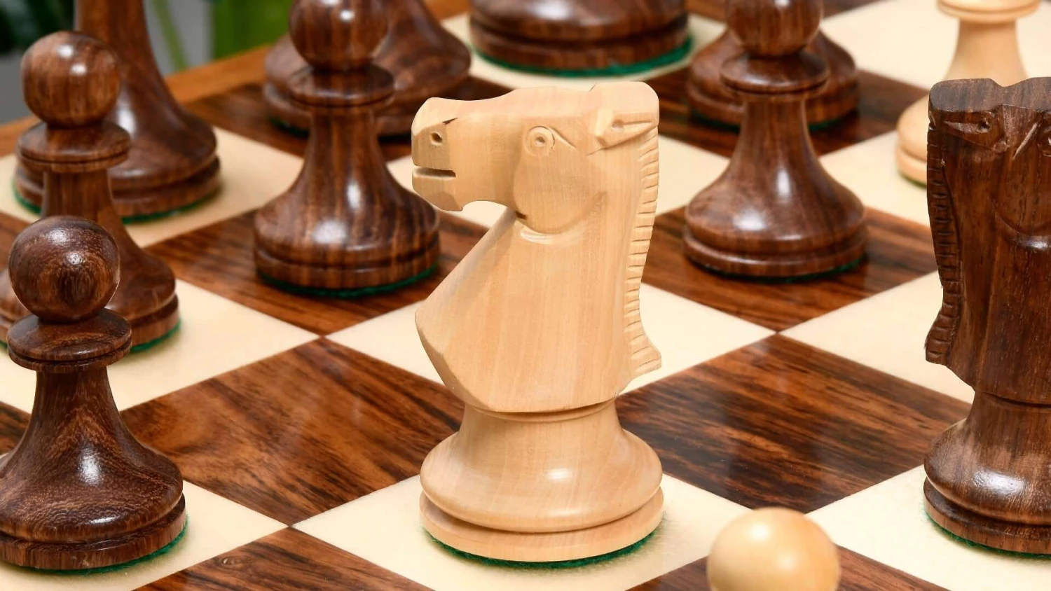 Vieux Jeu D'Échecs En Bois 8 Vieux Jeu D'Échecs En Bois – Image 6
